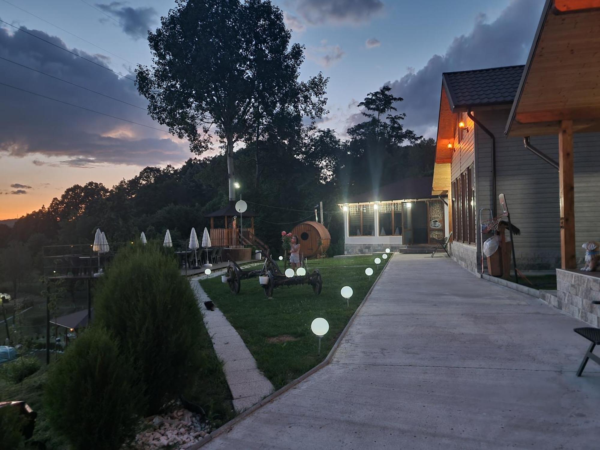 La Maria Si Ioana Curtea de Argeş Exterior foto